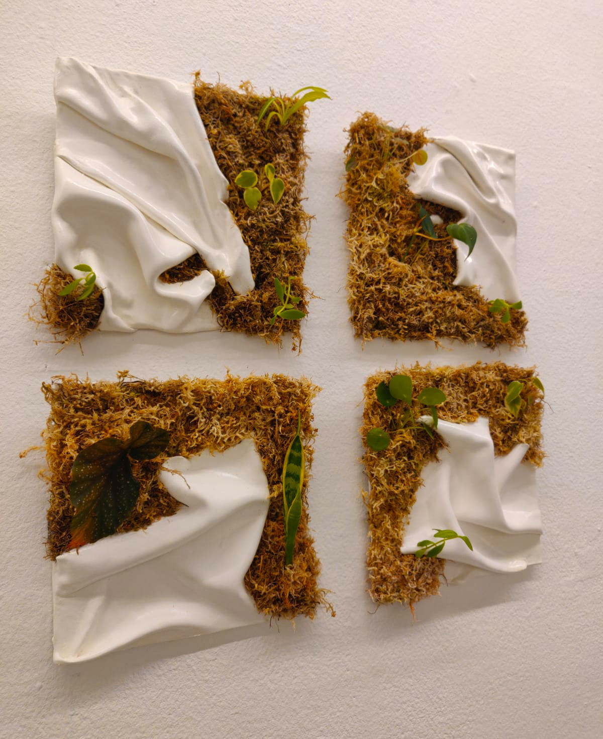 Textile tragedy by Lianne Regtuit Four-part wall artwork side